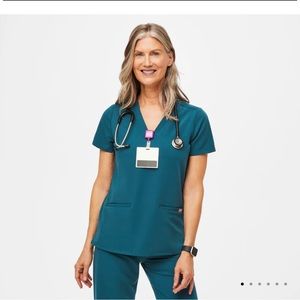 Limited edition Caribbean Blue Casma Three Pocket Scrub Top size XS